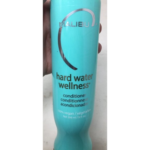 Malibu C Hard Water Wellness Shampoo, Leave In Conditioner & Conditioner Set - Picture 7 of 10